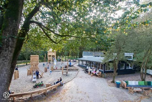 speeltuin in de duinen